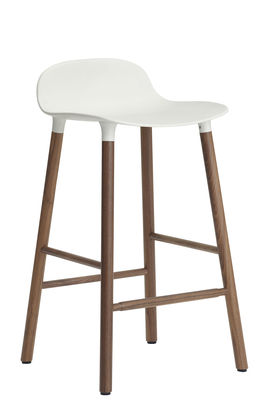 Normann Copenhagen Form Bar stool - H 65 cm / Walnut leg. White,Walnut