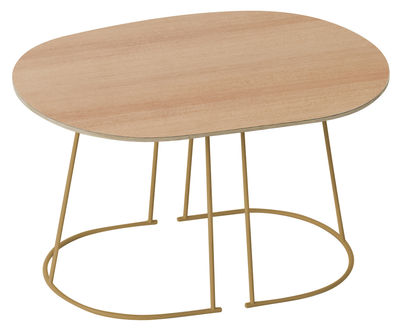 Muuto Airy Coffee table - / Small - 68 x 44 cm. Gold,Natural pine
