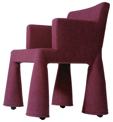 Moooi V.I.P. Chair Castor armchair. Pink