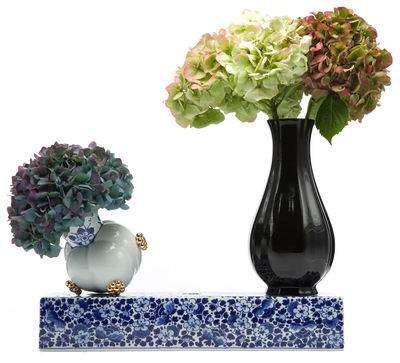 Moooi Delft Blue 10 Vase - Set of 3 vases with base. White,Blue,Black