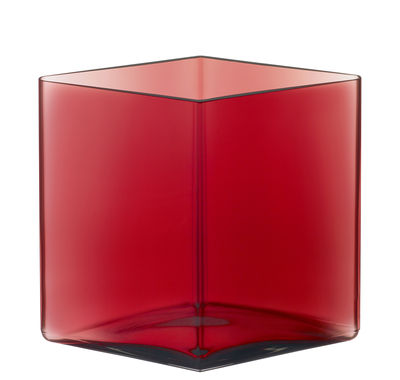 Iittala Ruutu Vase - by Ronan & Erwan Bouroullec / 20,5 x 18 cm. Cranberry red