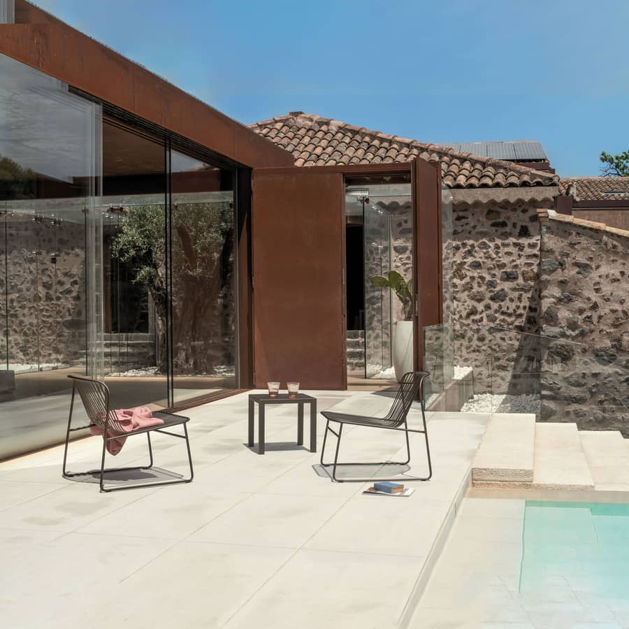 Fauteuil bas Riviera Emu - Déco bords de piscine