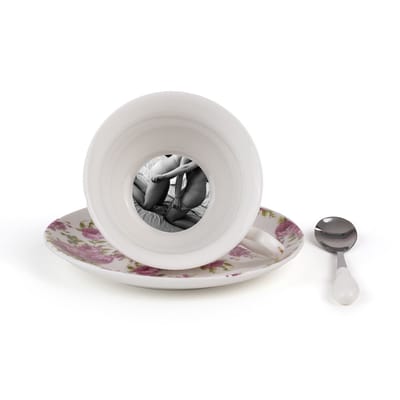 Tasse à thé Guiltless - Vesta céramique rose / Avec soucoupe & cuillère - Image érotique au fond de 