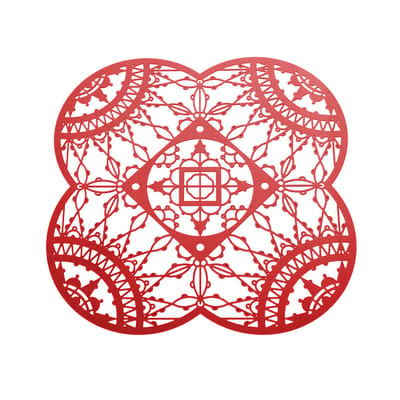 driade - dessous de verre italic lace en métal, laiton couleur rouge 18.17 x cm designer tal lancman made in design