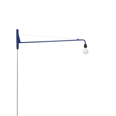 Applique avec prise Petite Potence métal bleu / Jean Prouvé (1947) - L 104 cm - Vitra