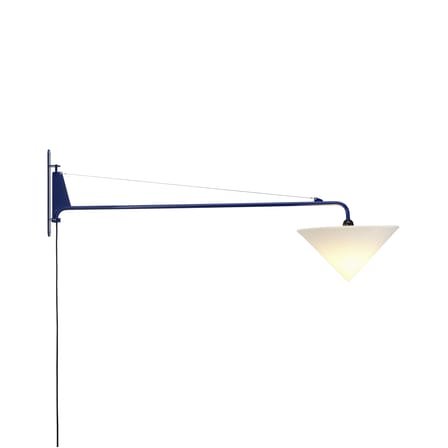 Applique avec prise Petite Potence métal bleu / Jean Prouvé (1947) - L 104 cm - Vitra