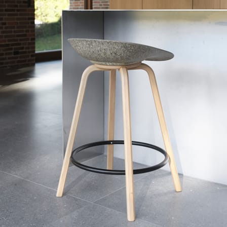 Barhocker Mat faser braun / H 65 cm - Alge Marine / Füße Buchenfurnier - Normann Copenhagen