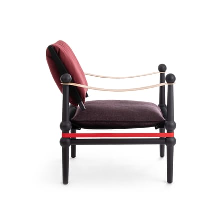 Fauteuil rembourré Twain tissu rouge / Konstantin Grcic, 2024 - Magis