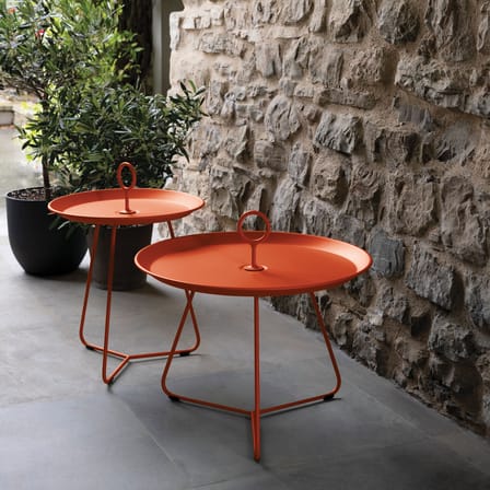 Table basse Eyelet Medium métal orange / Ø 57,5 x H 41 cm - Houe