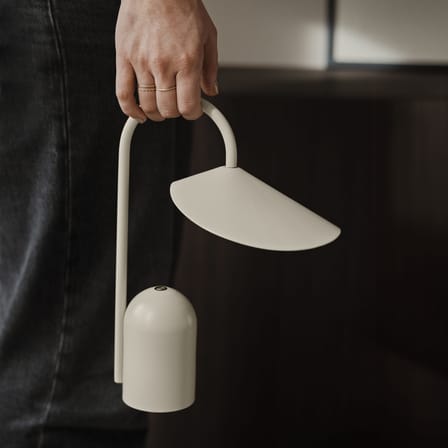 Lampe sans fil rechargeable Arum LED métal beige - Ferm Living