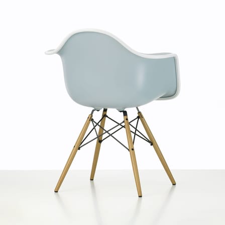 RE DAW - Eames Plastic Armchair Padded armchair plastic material blue / (1950) - Light wood legs - Full padding / Recycled - Vitra