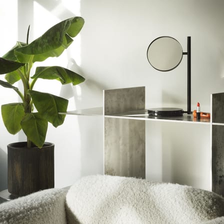 Specchio da appoggiare Pose metallo pietra nero / Specchio ingrandente orientabile - Normann Copenhagen