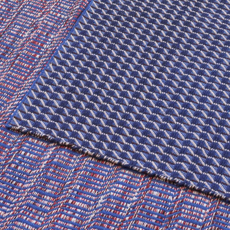 Tappeto Channel tessuto blu / 140 x 200 cm - Tessuto a mano - Hay