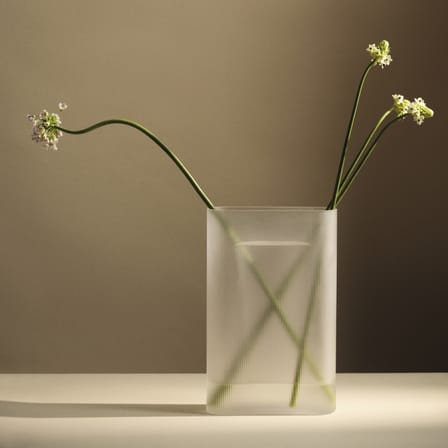 Vase Ridge verre blanc / L 23 x H 35 cm - Muuto