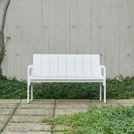 Banc avec dossier Crate Outdoor bois blanc / Gerrit Rietveld, 1934 - L 132 cm - Hay