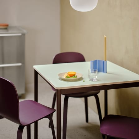 Chaise Visu bois violet / Pieds bois - Muuto