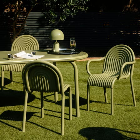 Fauteuil empilable Groove métal vert - Tom Dixon