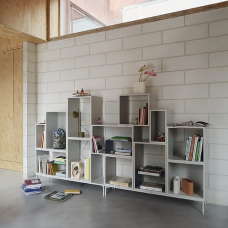 Accessorio  legno grigio / Base su gambe L 131 x P 35 x H 17 cm - Per moduli impilati medi o grandi - Muuto