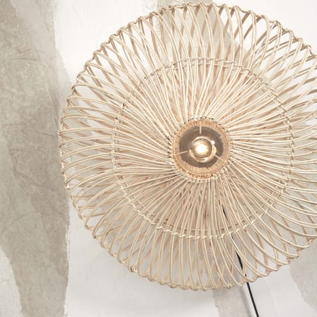 Applique con presa Zanzibar Flat fibre legno bianco rattan bianco / Ø 55 cm - GOOD&MOJO