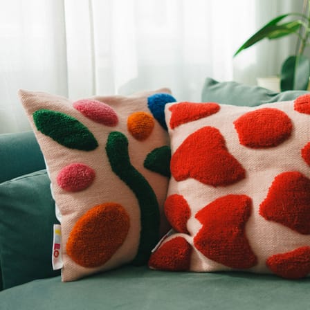 Wild Rasperry Cushion textile multicoloured / 45 x 45 cm - Hand-woven recycled Wool - COLORTHERAPIS