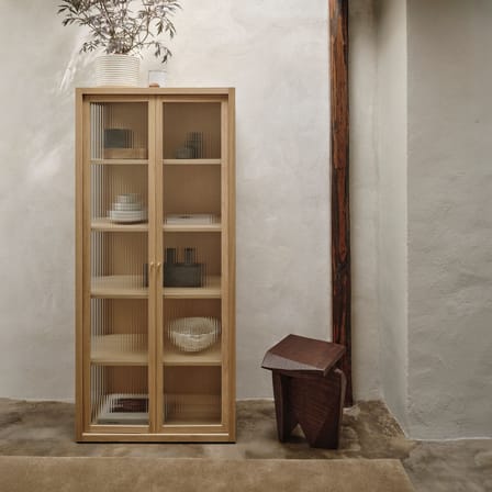 Vaisselier Reed bois naturel / Vitrine - L 70 x H 155 - Verre cannelé - Ferm Living