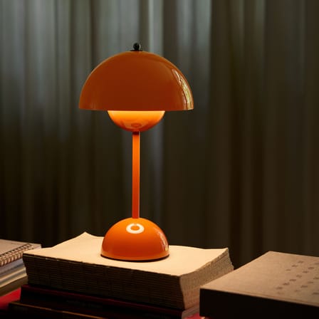 Lampe sans fil rechargeable Flowerpot VP9 métal orange / Ø 16 x H 29 cm - Verner Panton, 1968 - &tradition