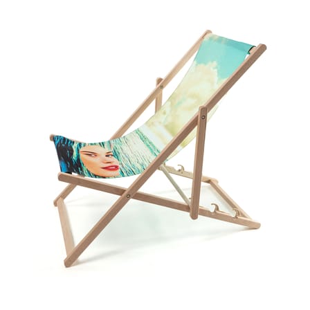 Chaise longue pliable inclinable Toiletpaper bois multicolore / Girl in the sea - Seletti