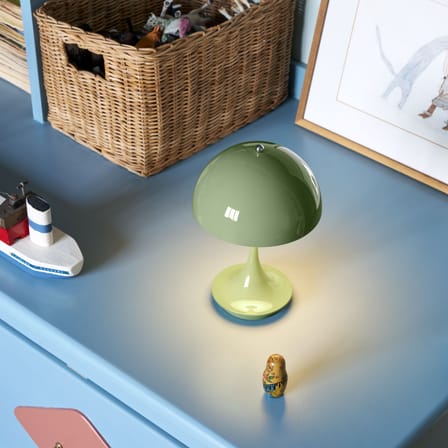Panthella 160 V3 Wireless rechargeable lamp plastic material green / LED - H 23 cm / Polycarbonate Base, legs & Lampshade - Louis Poulsen