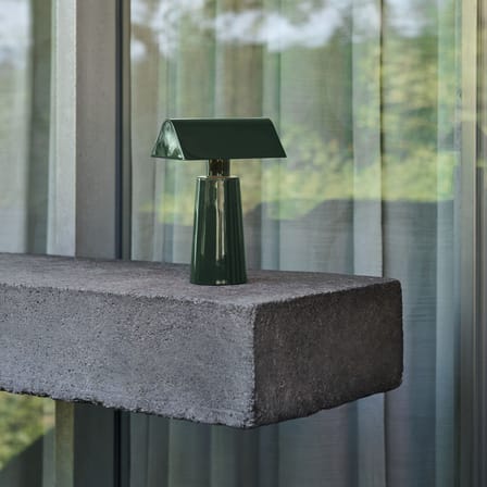 Lampe sans fil rechargeable Caret MF1 métal vert /  H 22 cm - &tradition