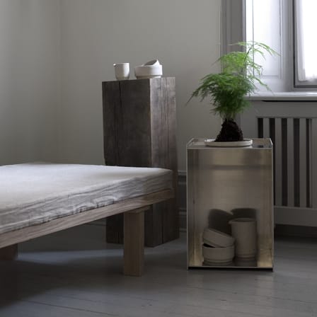 Table d'appoint Rivet Box Table métal / L 33,8 x H 48.1 x P 32,8 cm - Martelé à la main - Frama 