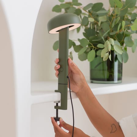 Lampe de table NOD LED métal vert / Base serre-joint  / H 34 cm - TIPTOE