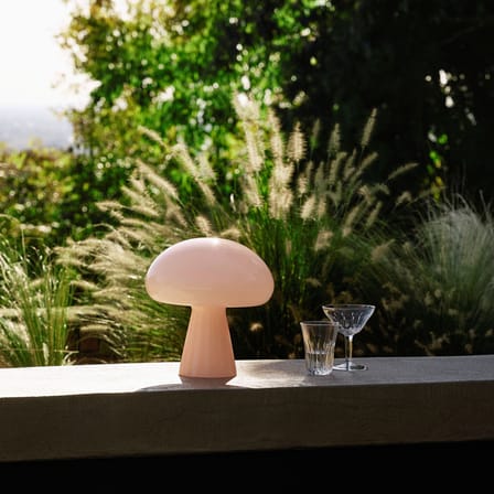 Lampe extérieur sans fil rechargeable Obello LED verre rose / Bill Curry, 1971 - Gubi