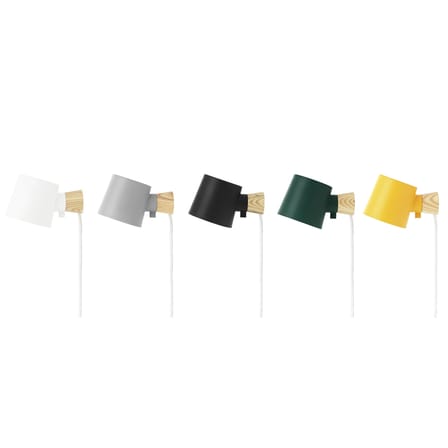 Applique con presa Rise metallo giallo legno naturale / Orientabile - Legno & metallo - Normann Copenhagen