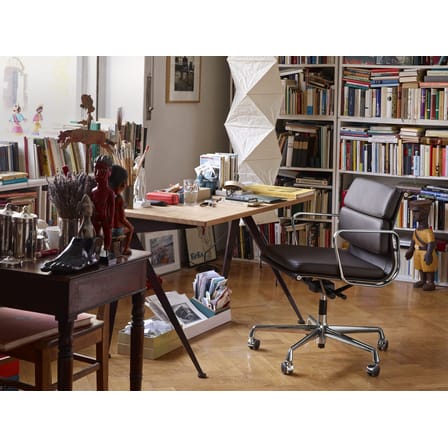 Fauteuil à roulettes Soft Pad EA 217 cuir marron / Eames, 1969 - Vitra
