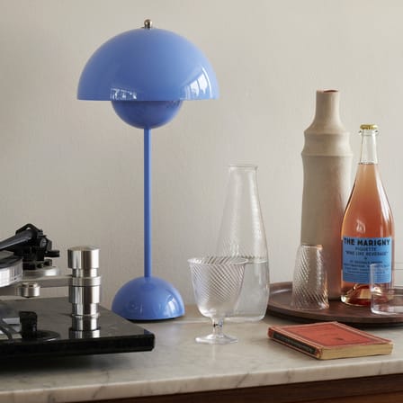 Lampe de table Flowerpot VP3 métal bleu / H 50 cm - By Verner Panton, 1968 - &tradition