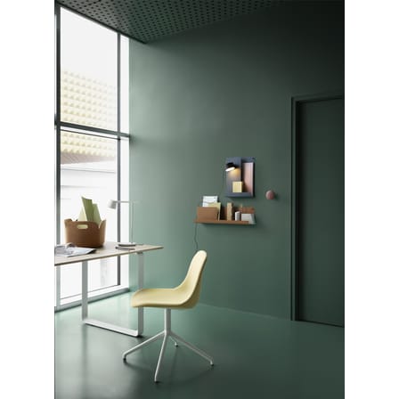 Applique avec prise Post métal noir / LED - Spot aimanté orientable - Muuto