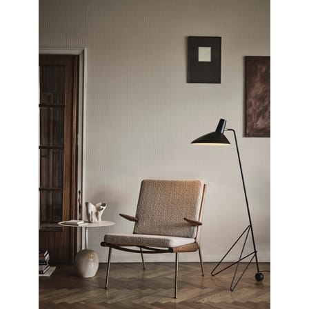 Fauteuil rembourré Boomerang HM2 (1956) tissu blanc beige bois naturel / Avec accoudoirs - Noyer - &tradition
