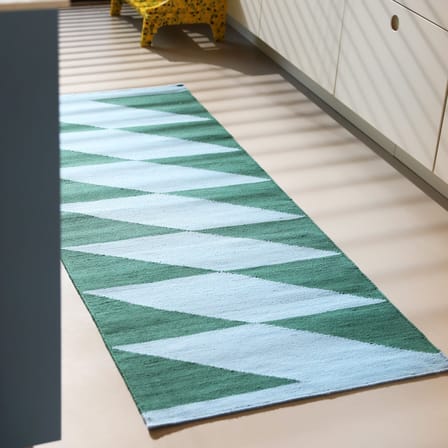 Tappeto per il corridoio Takt tessuto verde / 70 x 180 cm - & klevering