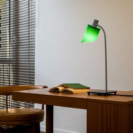 Lampe de table La Lampe de Bureau verre vert / Charlotte Perriand, 1965 - H 51 cm - Nemo