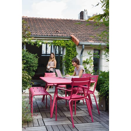 Table rectangulaire Luxembourg métal rouge / 165 x 100 cm - 6 à 8 personnes - Fermob