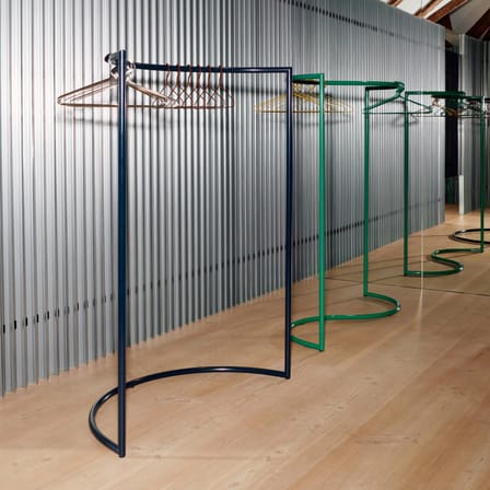 Portant Colour Rack métal bleu / Forme C - L 112 x P 54 cm - Hay
