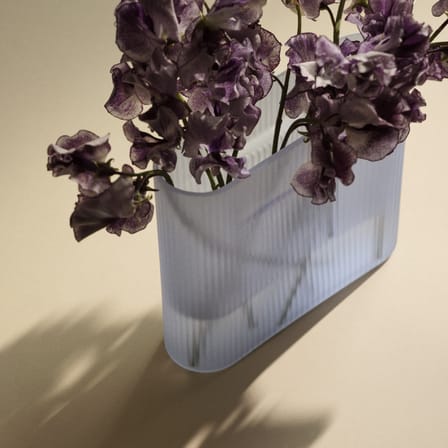 Vase Ridge verre bleu / L 20 x H 16,5 cm - Muuto