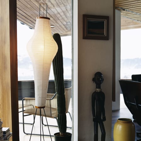 Akari 14A Floor lamp paper beige /Isamu Noguchi, 1951 - Ø 51 x H 158 cm - Vitra