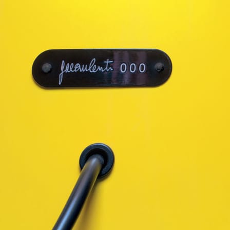 Lampe de table Pipistrello Pop LED jaune / H 66 à 86 cm - Gae Aulenti, 1965 - Martinelli Luce