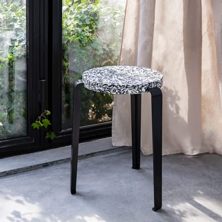 Tabouret empilable Lou métal noir / Plastique recyclé Macchiato - H 45 cm - TIPTOE
