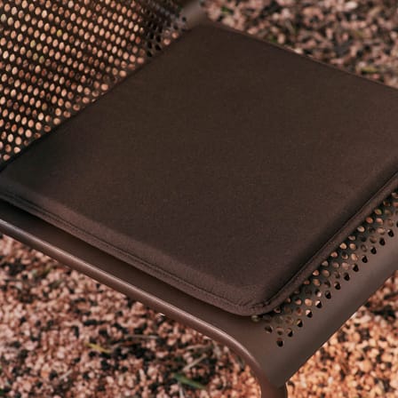 Stapelbarer Stuhl Dapple metall braun / Locher - Ferm Living