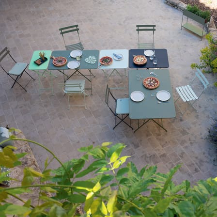 Table pliante Bistro métal orange / 77 x 57 cm - 4 personnes / Trou parasol - Fermob