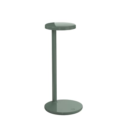 Lampe de table Oblique LED métal vert / prise USB-C - Flos