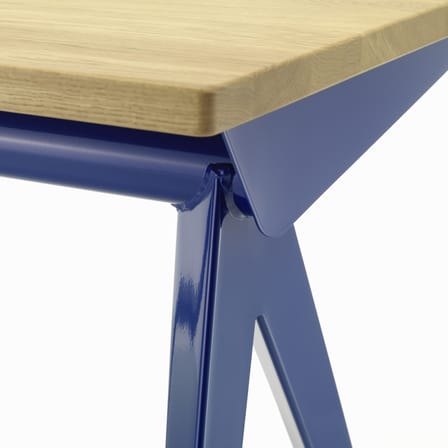 Bureau Compas Direction métal bleu bois naturel / Jean Prouvé, 1953 - L 125 cm - Vitra