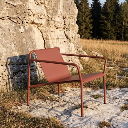 Fauteuil bas Panorama métal rouge - TIPTOE